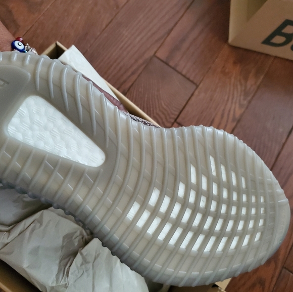 Adidas/Yeezy Boost 350 V2 .. Beluga RF/Steeple Grey/ Solar Red *size 7 - Picture 2 of 4